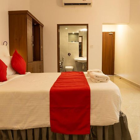 Alleppey Holiday Beach Resort Alappuzha Exteriör bild