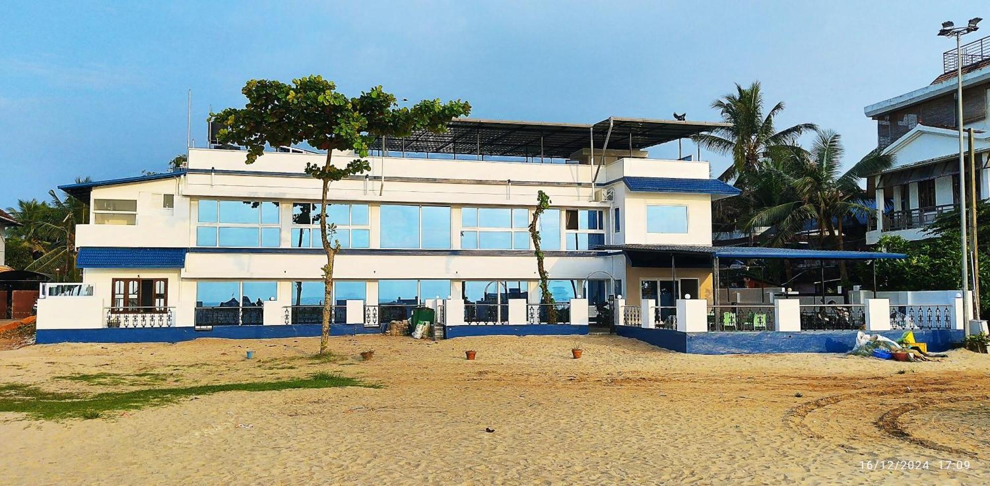 Alleppey Holiday Beach Resort Alappuzha Exteriör bild