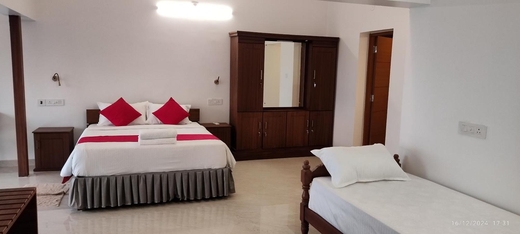 Alleppey Holiday Beach Resort Alappuzha Exteriör bild