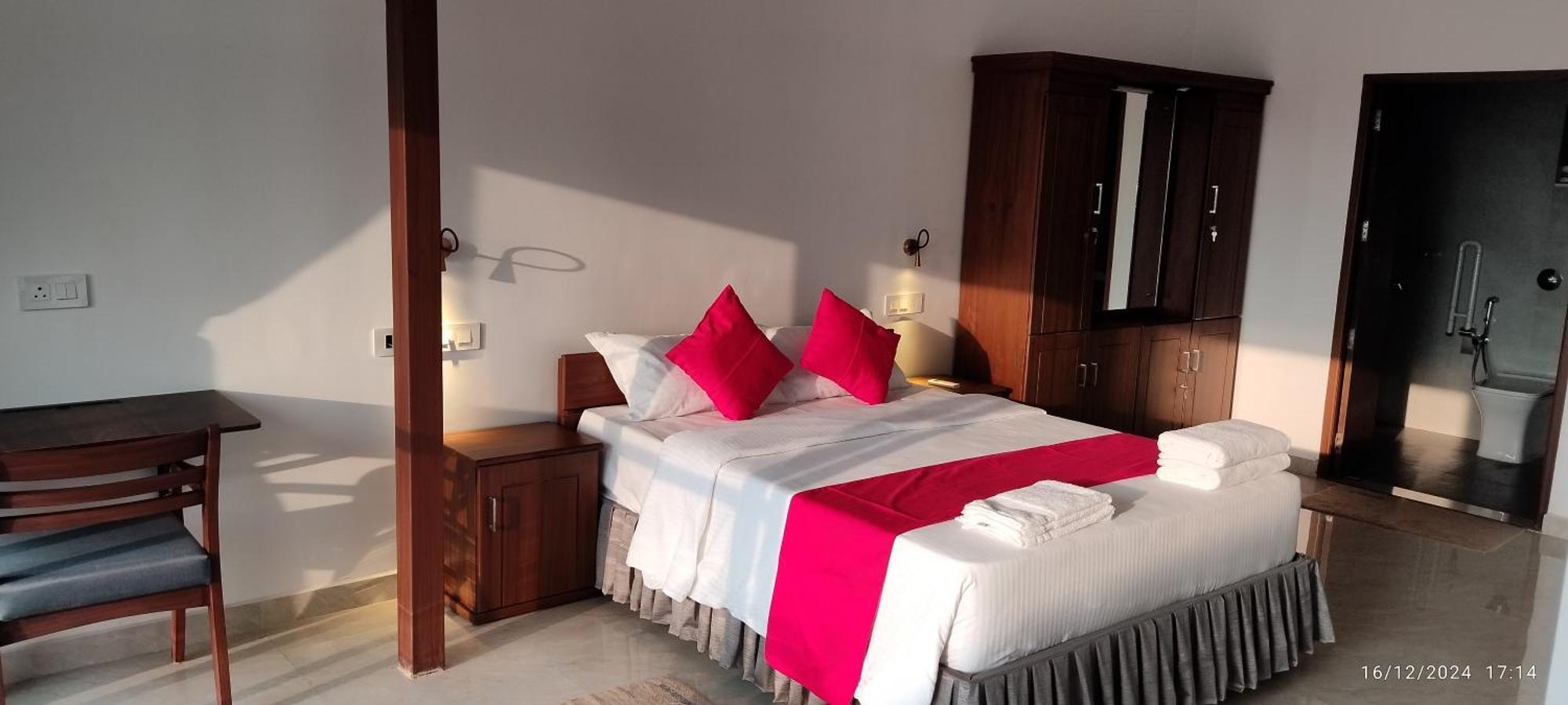 Alleppey Holiday Beach Resort Alappuzha Exteriör bild