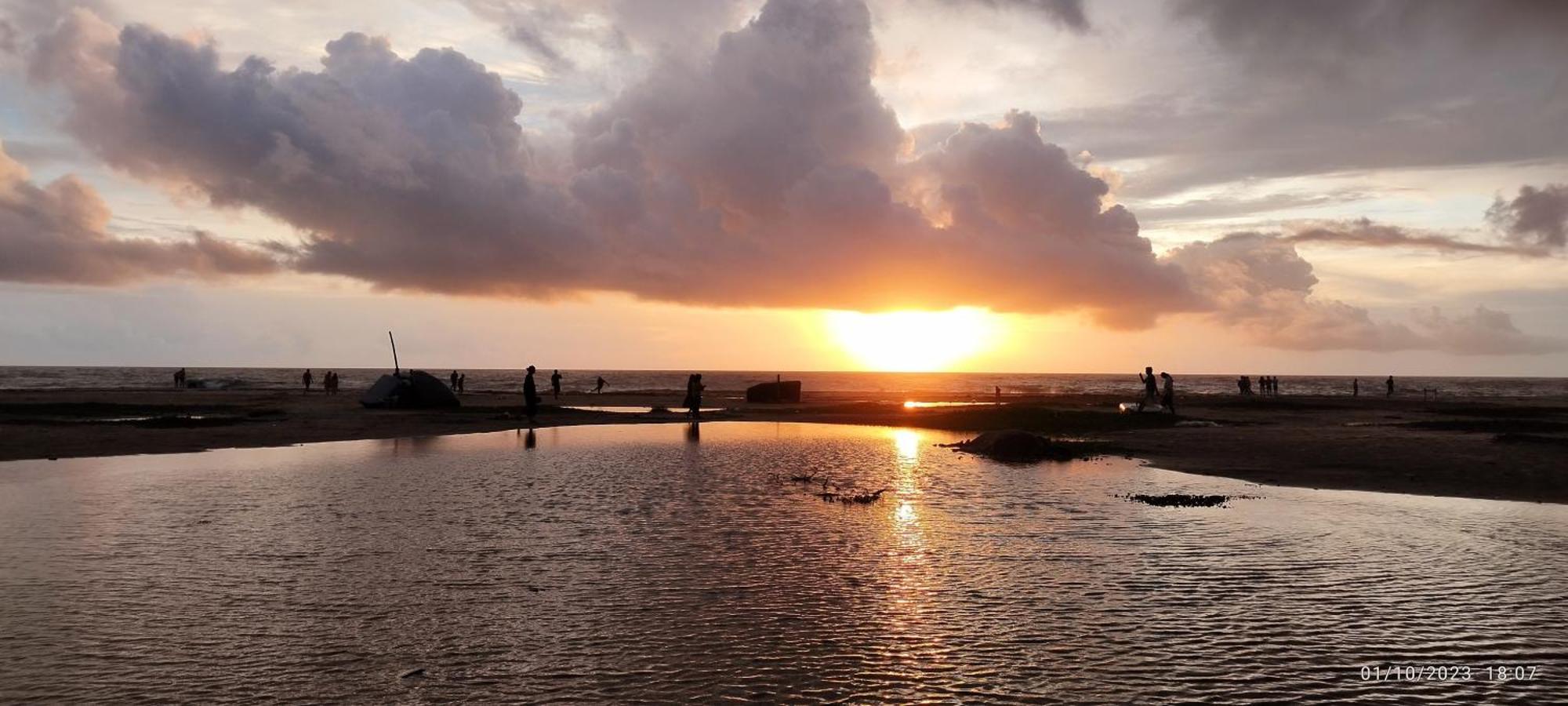 Alleppey Holiday Beach Resort Alappuzha Exteriör bild