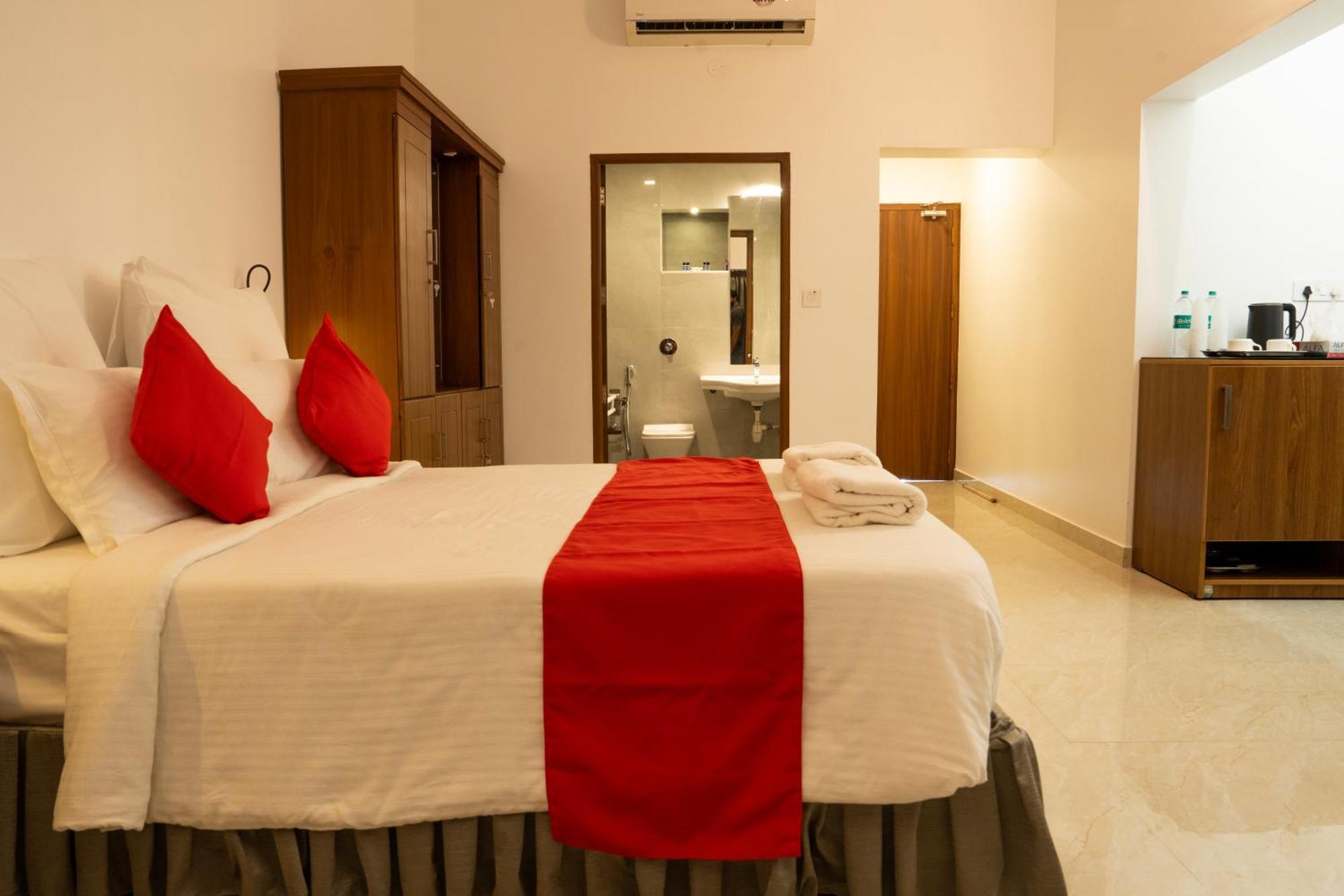 Alleppey Holiday Beach Resort Alappuzha Exteriör bild