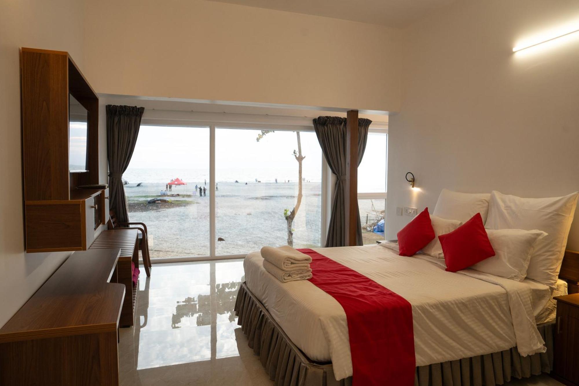 Alleppey Holiday Beach Resort Alappuzha Exteriör bild