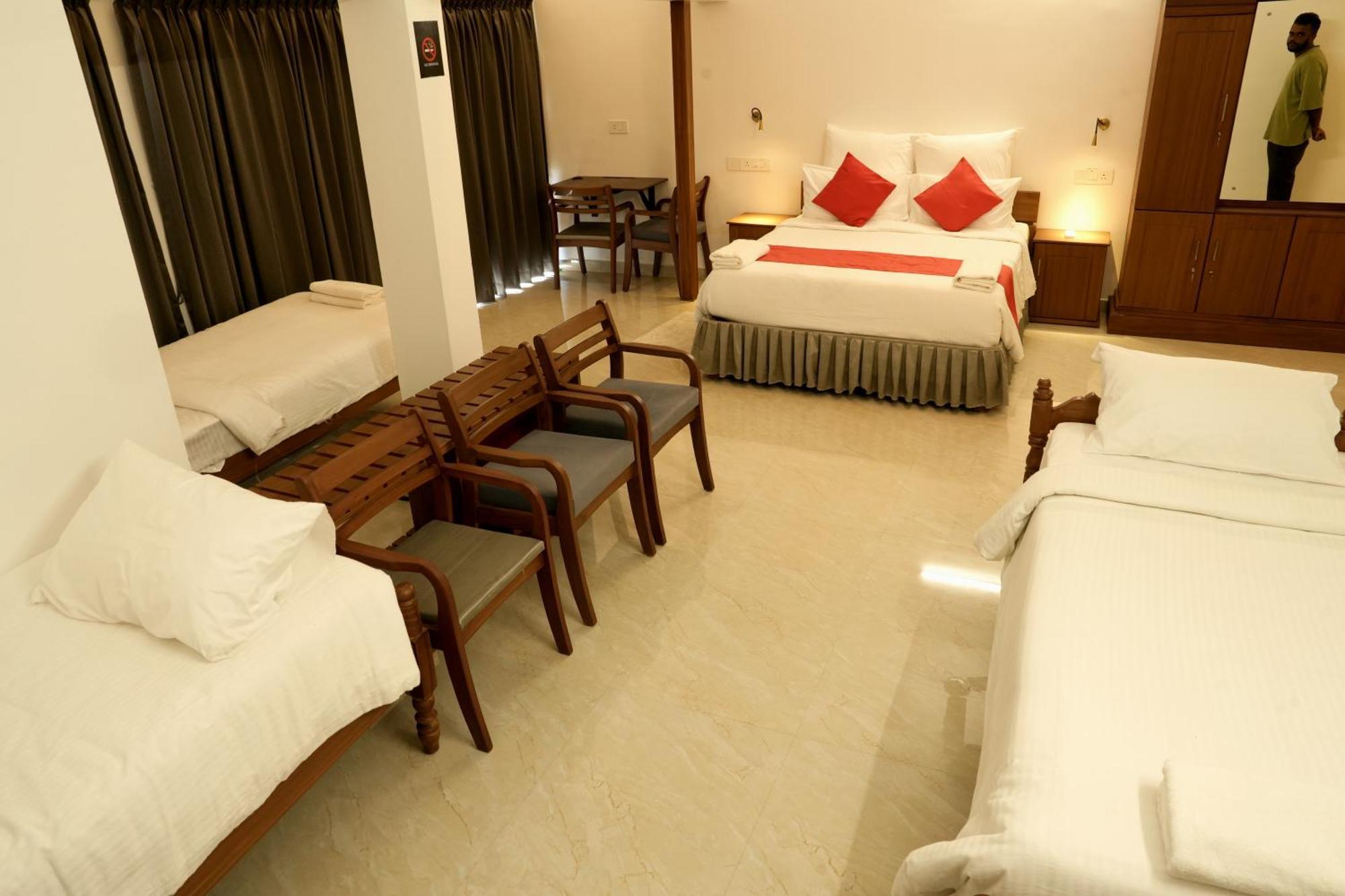 Alleppey Holiday Beach Resort Alappuzha Exteriör bild