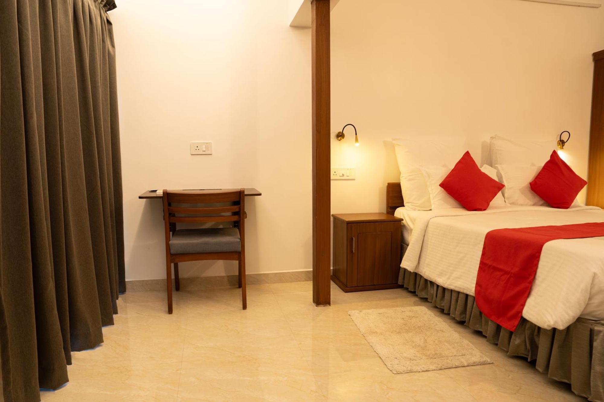 Alleppey Holiday Beach Resort Alappuzha Exteriör bild