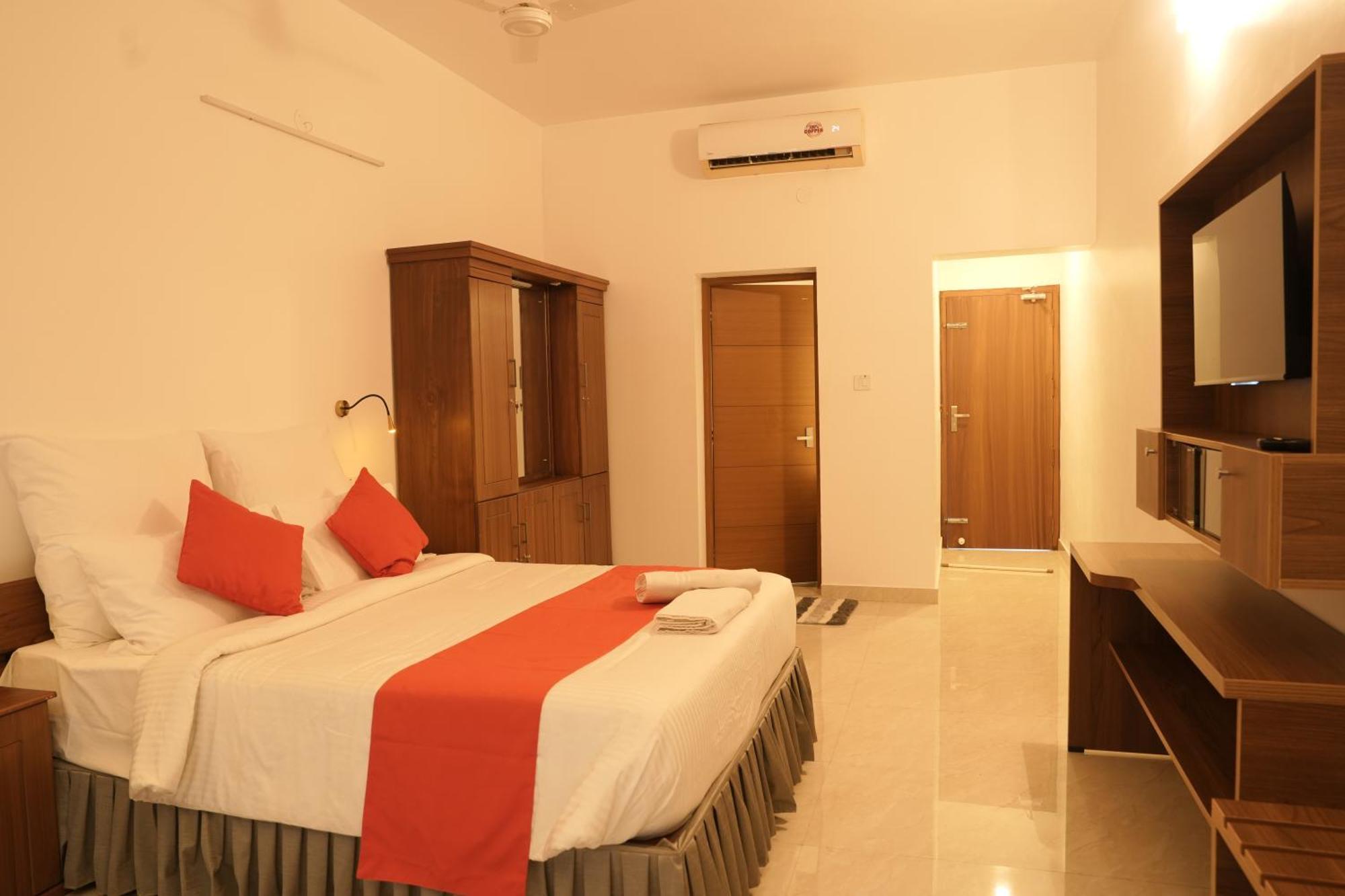 Alleppey Holiday Beach Resort Alappuzha Exteriör bild