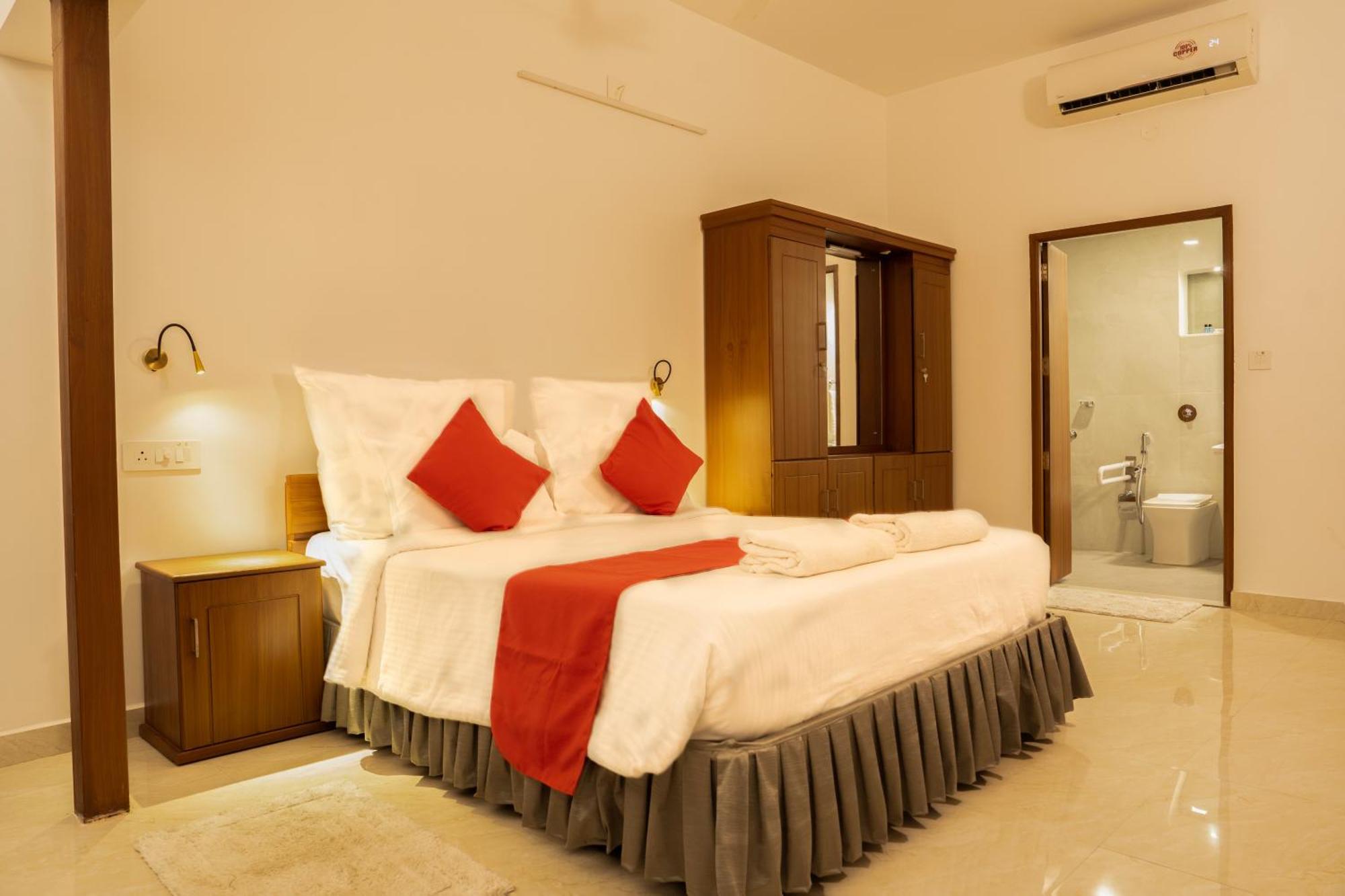 Alleppey Holiday Beach Resort Alappuzha Exteriör bild