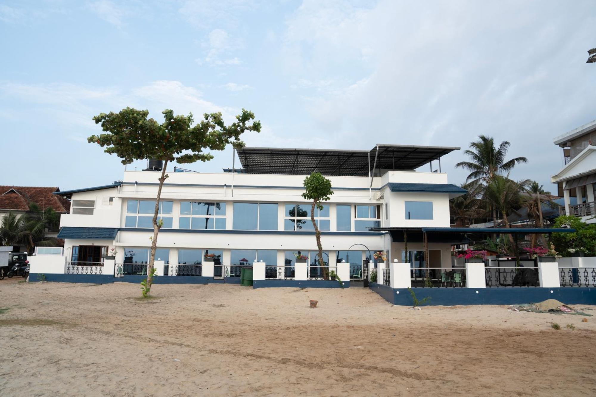 Alleppey Holiday Beach Resort Alappuzha Exteriör bild